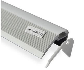 Le diffuseur en aluminium de profil de LED pour des escaliers pour la LED dépouille la couverture laiteuse de PC givrée par espace libre de profil