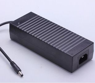 niveau 5 d'adaptateur d'alimentation CC À C.A. de 12V 5a pour des télévisions en circuit fermé/carnet 100 | entrée 240v