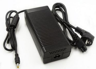 niveau 5 d'adaptateur d'alimentation CC À C.A. de 12V 5a pour des télévisions en circuit fermé/carnet 100 | entrée 240v