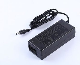 Niveau 6 de convertisseur d'adaptateur d'alimentation CC À C.A. avec l'entrée de 100Vac 240Vac, chargeur mené