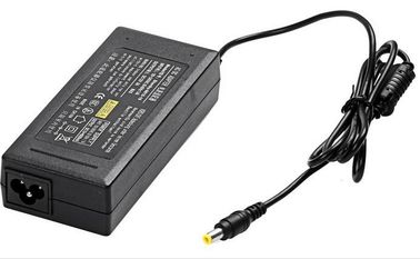Adaptateur noir d'alimentation CC À C.A. de bureau avec le bruit de l'ondulation 100mvpp, efficacité de 85%