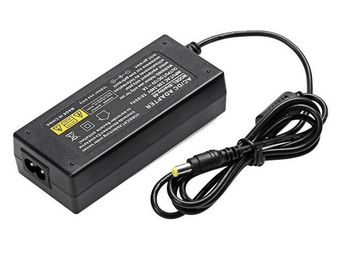 Adaptateur noir d'alimentation CC À C.A. de bureau avec le bruit de l'ondulation 100mvpp, efficacité de 85%