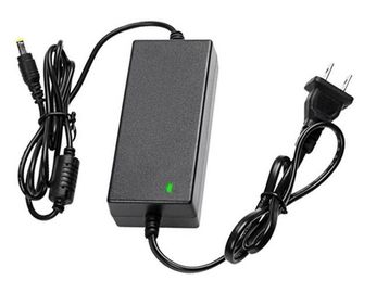 Adaptateur noir d'alimentation CC À C.A. de bureau avec le bruit de l'ondulation 100mvpp, efficacité de 85%