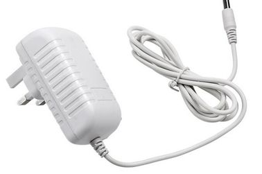 Blanc adaptateur de puissance de 12 volts avec les matières plastiques d'ABS, type à sortie unique