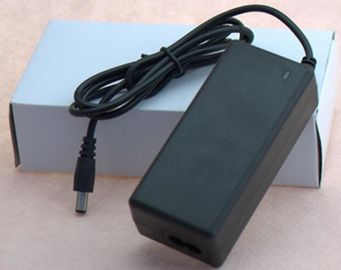 Adaptateur noir d'alimentation CC À C.A. de bâti de mur de 12V 2.5A 3A 5A avec de l'Au d'Eu nous prises britanniques pour la lampe menée
