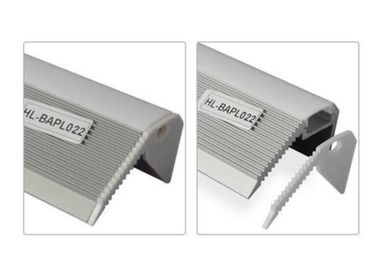 Le diffuseur en aluminium de profil de LED pour des escaliers pour la LED dépouille la couverture laiteuse de PC givrée par espace libre de profil