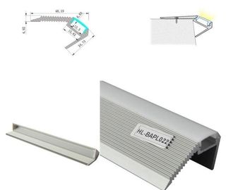 Le diffuseur en aluminium de profil de LED pour des escaliers pour la LED dépouille la couverture laiteuse de PC givrée par espace libre de profil